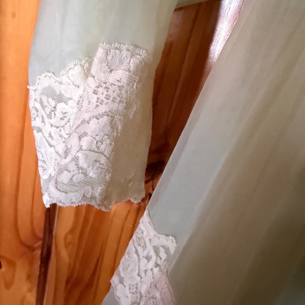 In Time California Green Frilly Robe - Picture 7 of 9